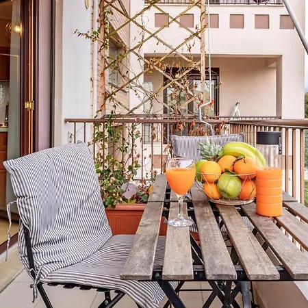 Amalia's Serendipity - Lights & Mountain Vistas *