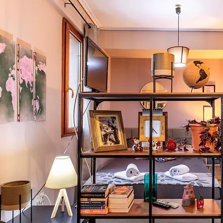 Amalia's Serendipity - Lights & Mountain Vistas 卡拉马塔