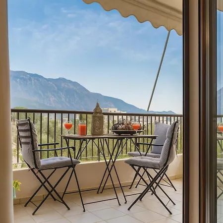 Amalia's Serendipity - Lights & Mountain Vistas *